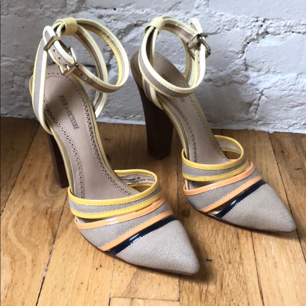 Pour La Victoire canvas heels
